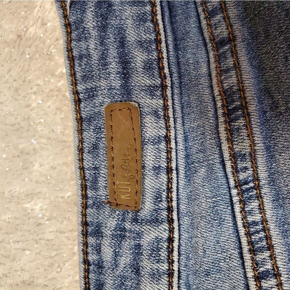 Womans kut from the kloth distressed denim shorts, size 6 - Picture 4 of 7